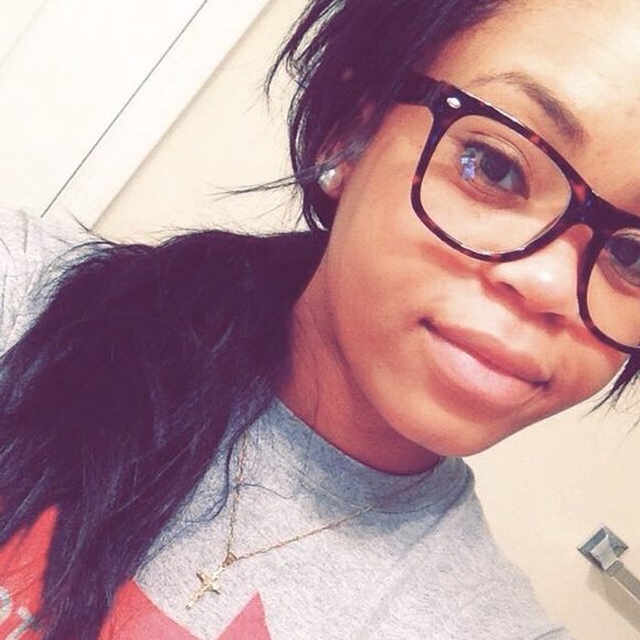 Meet your Posher, Elizabeth - Picture 1 of 1